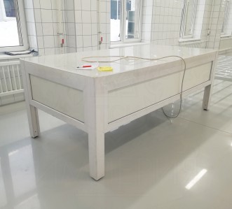 Стол из поликарбоната